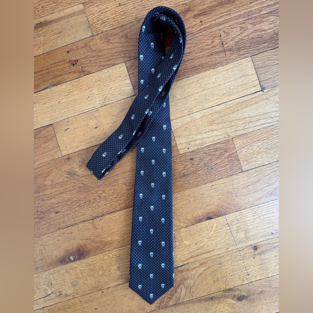 AUTHENTIC ALEXANDER McQUEEN dark navy Polka Dot and skull Men's silk Tie